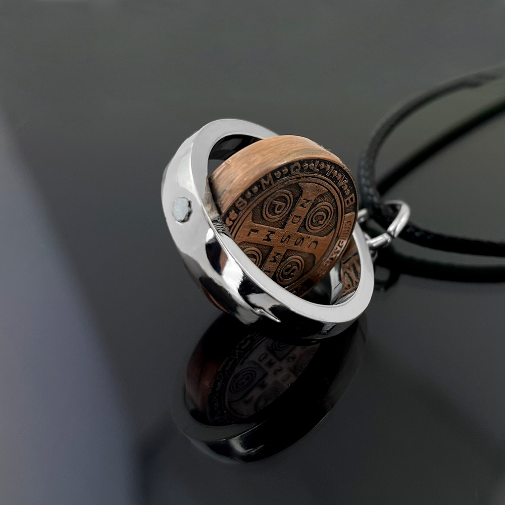 New St Benedict Medal Necklace - đánh giá và giá Necklaces