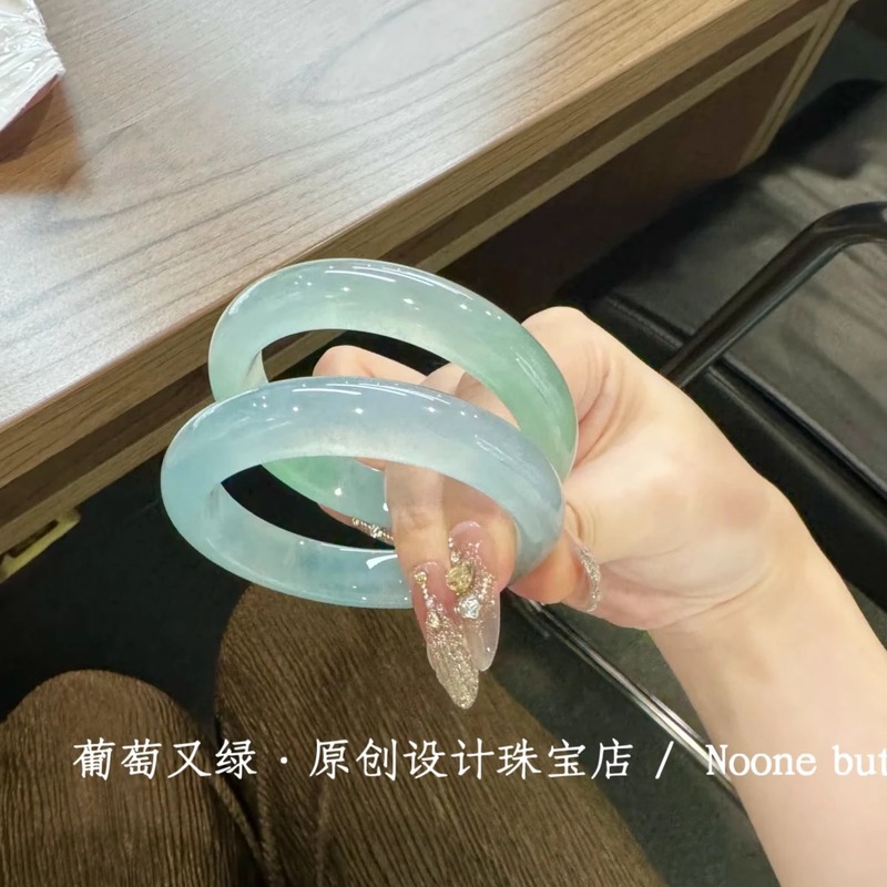 High-quality water-foam , ice  - đánh giá và giá Bracelets
