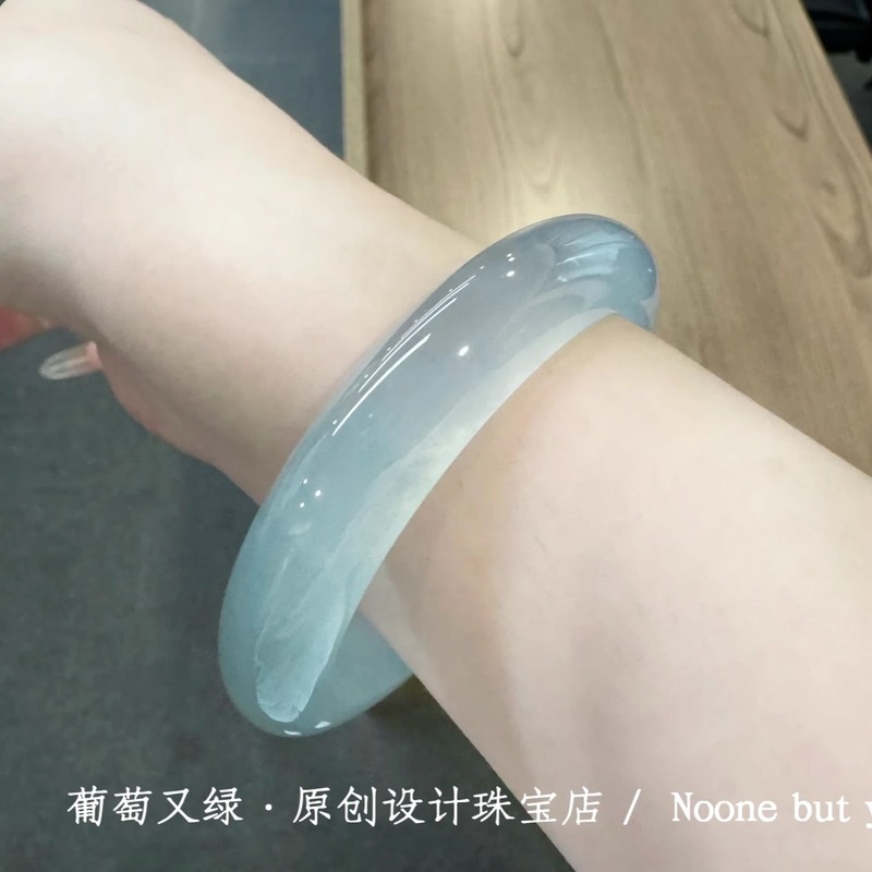 High-quality water-foam , ice  - đánh giá và giá Bracelets